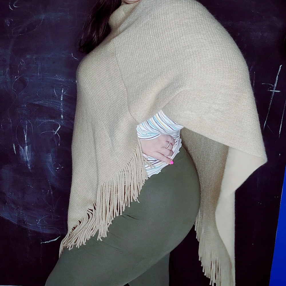 🆕 Poncho - Picture 3 of 4